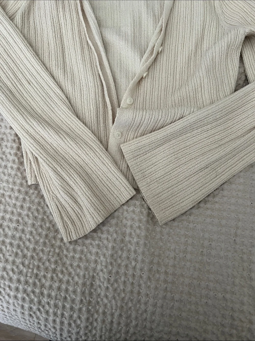 Old Navy Light Cream Ribbed V-Neck Button-Up Cardigan - Picture 3 of 6